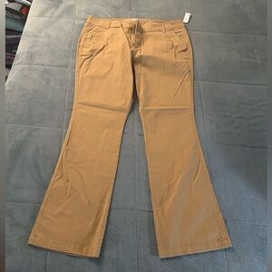 NWT - Old Navy women’s pants size 16 / Color: Khaki tan
